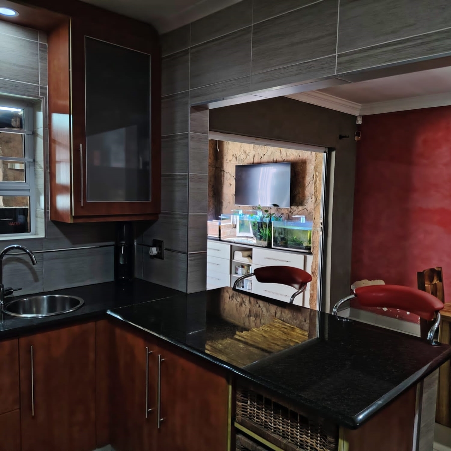 6 Bedroom Property for Sale in Haven Hills Eastern Cape